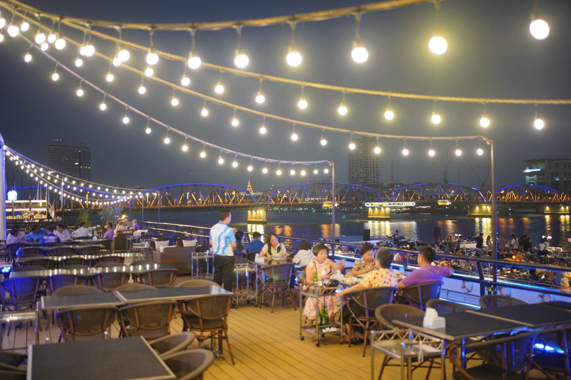 Riverside Bangkok Hotel エクステリア 写真